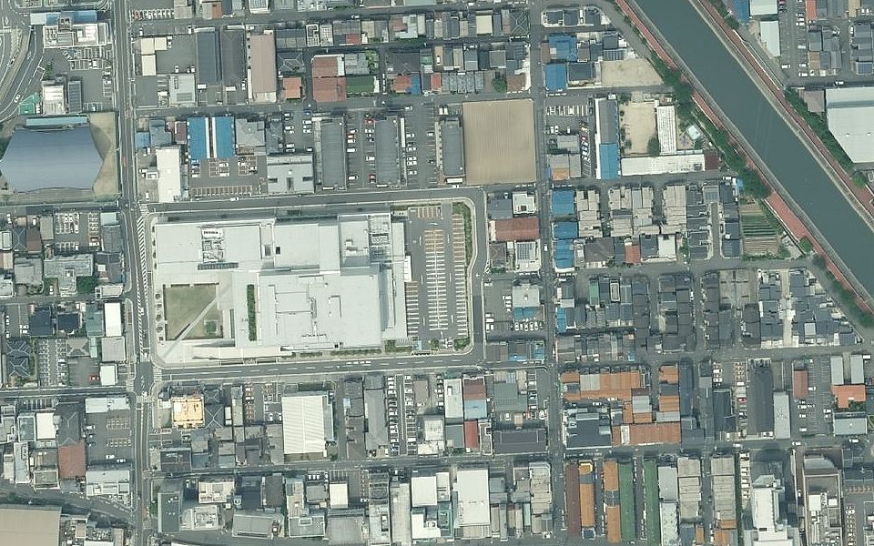 東大阪市文化創造館 平面駐車場のイメージ写真
